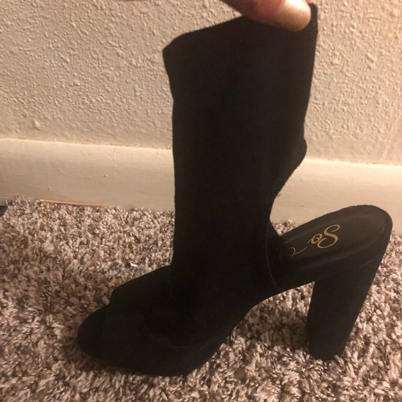 Black heels - Picture 2 of 3